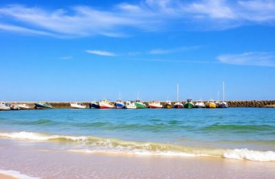 Plage ensoleillée et port de Palavas-les-Flots