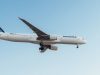 Avion Air France en vol au-dessus de nuages.
