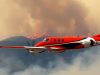 Avions Canadair survolant des zones touchées par des incendies.