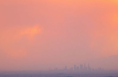 Ville résiliente face aux incendies de forêt.