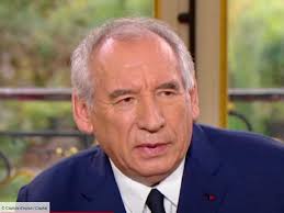 François Bayrou : un bref combat au sommet jusqu’au saut dans le vide