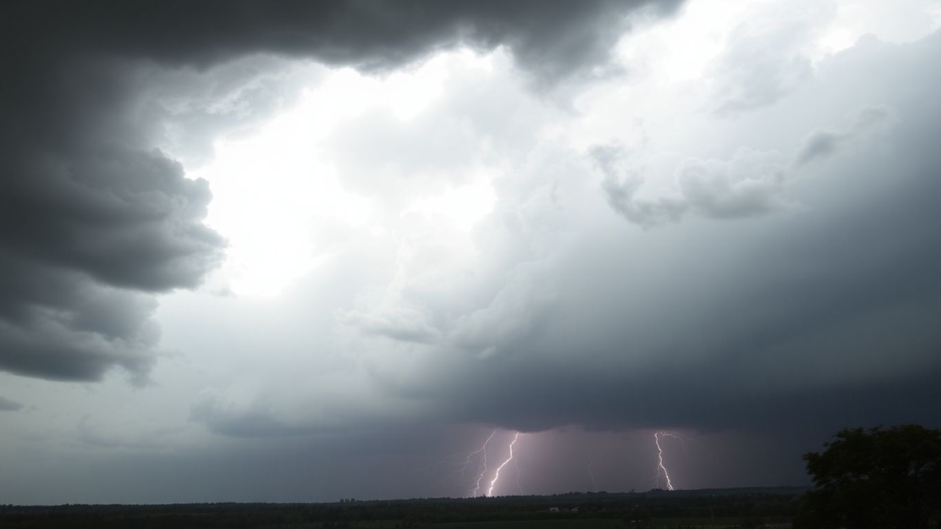 Vigilance orange : Pluie-inondation et orages menacent deux départements ce samedi