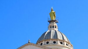 À Marseille, la Bonne Mère va bientôt retrouver sa couronne
