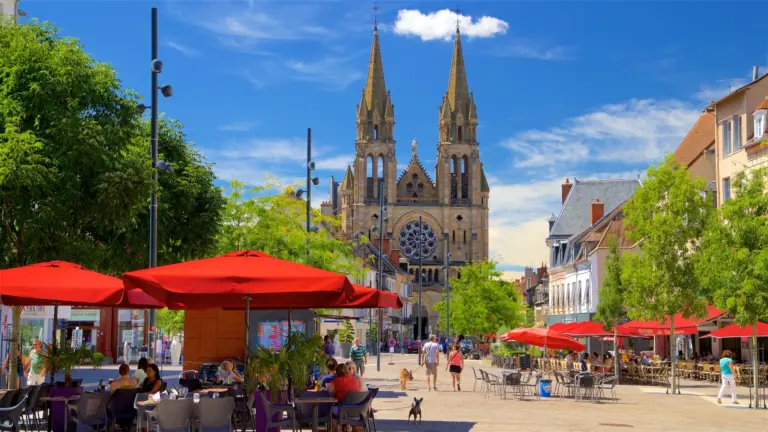 Auvergne–Rhône-Alpes : montagnes, vallées industrielles et métropoles innovantes