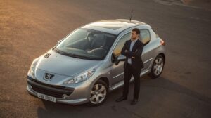 Pourquoi les prix du carburant ont chuté fin 2025 avant de remonter en janvier 2026 ?