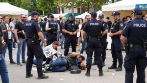 Gendarme et policiers blessés, crachats, couteaux : ce que l’on sait de la rixe qui a éclaté au Salon de l’agriculture