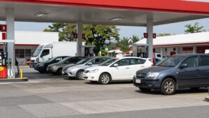 Crise du carburant : les opérateurs de transport répercuteront bientôt leurs coûts