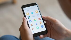 Interdiction des réseaux sociaux aux moins de 15 ans : le texte remanié par le Sénat