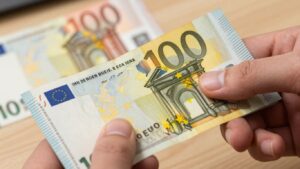 Prime carburant, aide employeur : comment toucher jusqu’à 700 euros dès mercredi