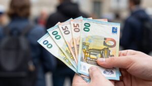 La hausse du smic relance la bataille des allègements de charges