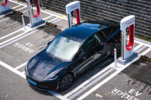 Bornes de recharge : pourquoi la France doit accélérer pour atteindre 400 000 points publics en 2030