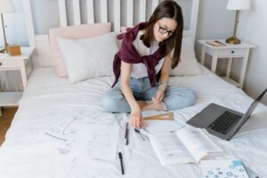 APL étudiant : vous emménagez en septembre, pourquoi devrez-vous payer votre premier mois sans aide au logement ?
