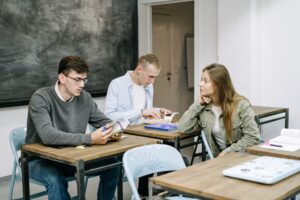 Bourse de collège : les revenus de votre concubin peuvent-ils vous faire perdre jusqu’à 525 € d’aide ?