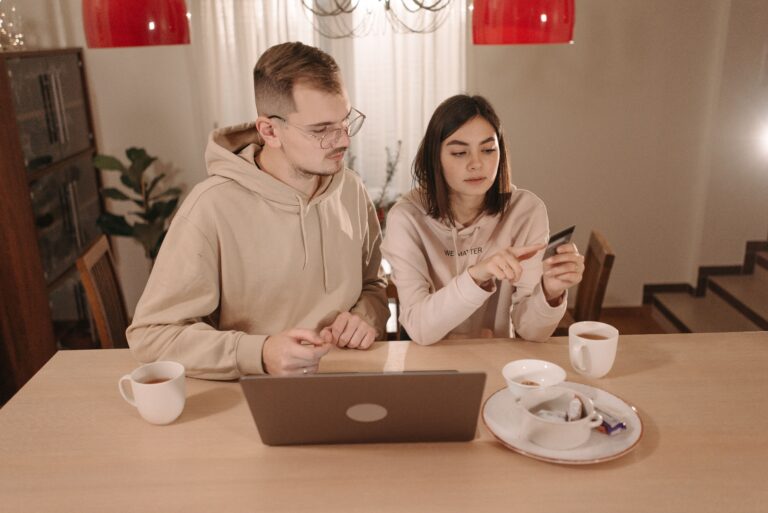 RSA et prime d’activité : une ressource préremplie est fausse, pouvez-vous la corriger sans contacter la Caf ?