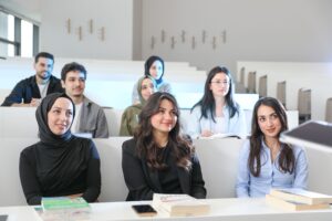 Prêt étudiant garanti par l’État : pouvez-vous emprunter jusqu’à 20 000 € sans caution de vos parents ?