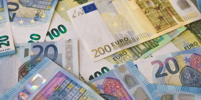 Billets en euros illustrant l'épargne cumulée sur Livret A, LDDS et LEP