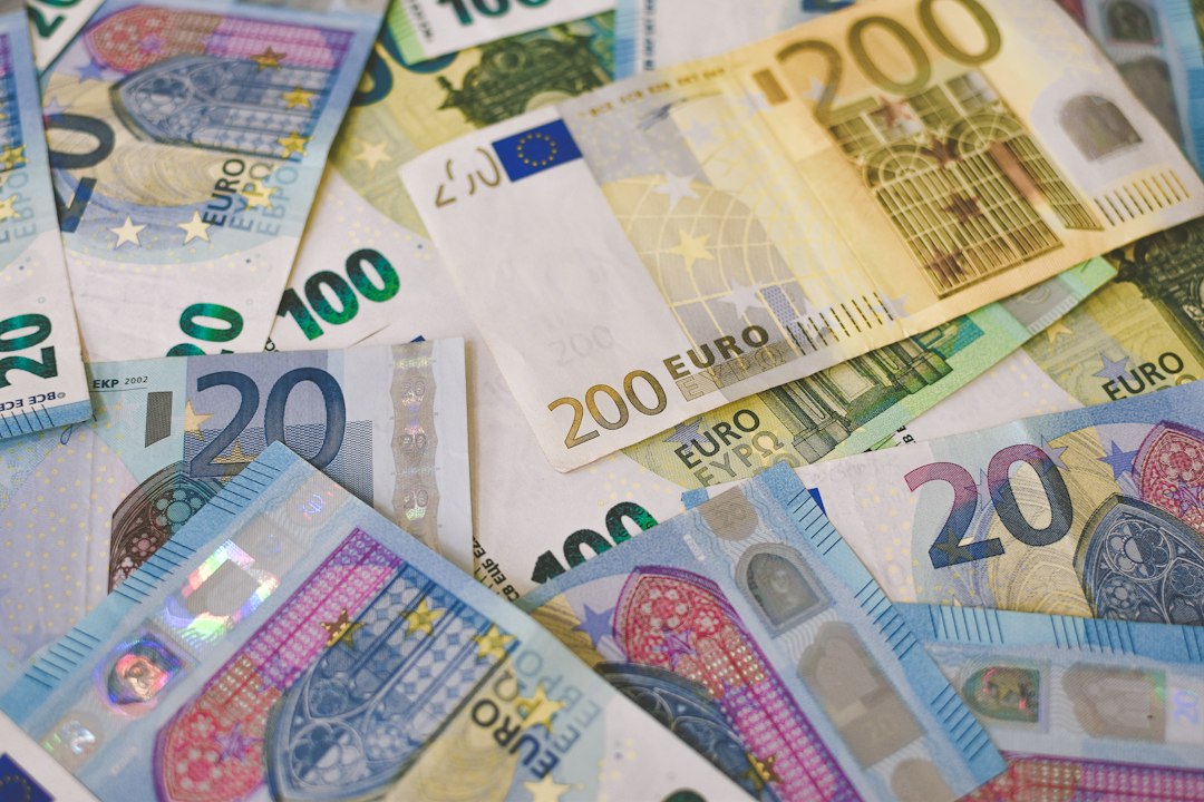 Billets en euros illustrant l'épargne cumulée sur Livret A, LDDS et LEP