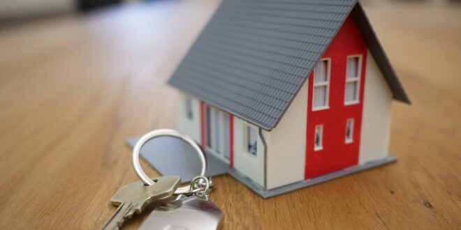 Clés d’un logement remises lors de la signature d’un bail