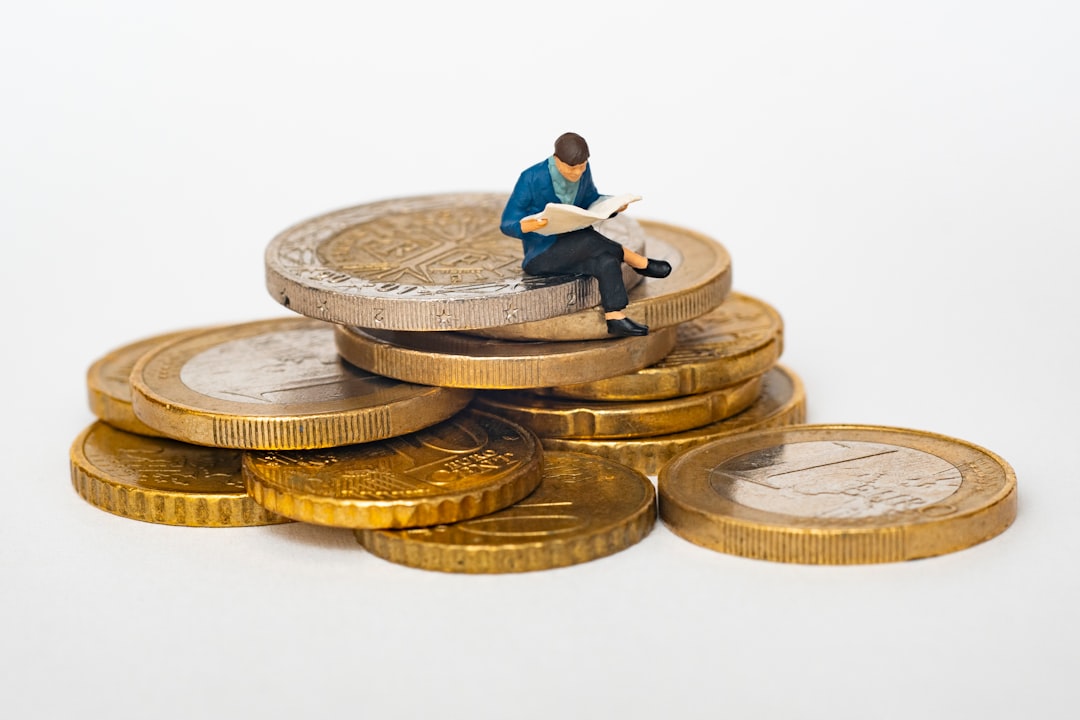 Un portefeuille et des pièces illustrent l’épargne salariale