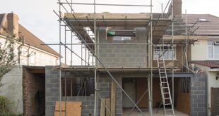 Chantier d’extension d’une maison concernée par la taxe foncière