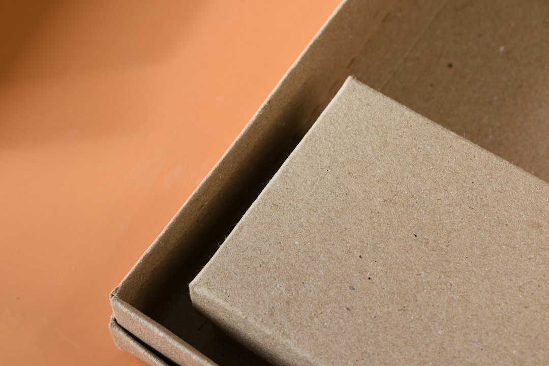Boîtes d'emballage en carton empilées