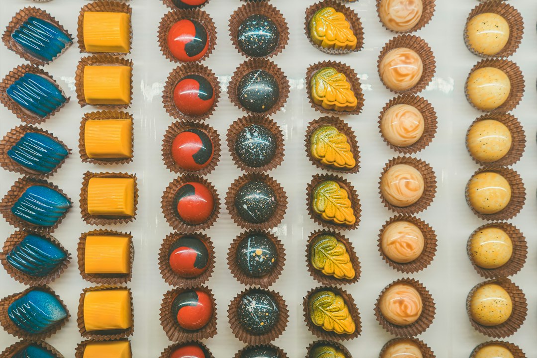 Bonbons de chocolat alignés