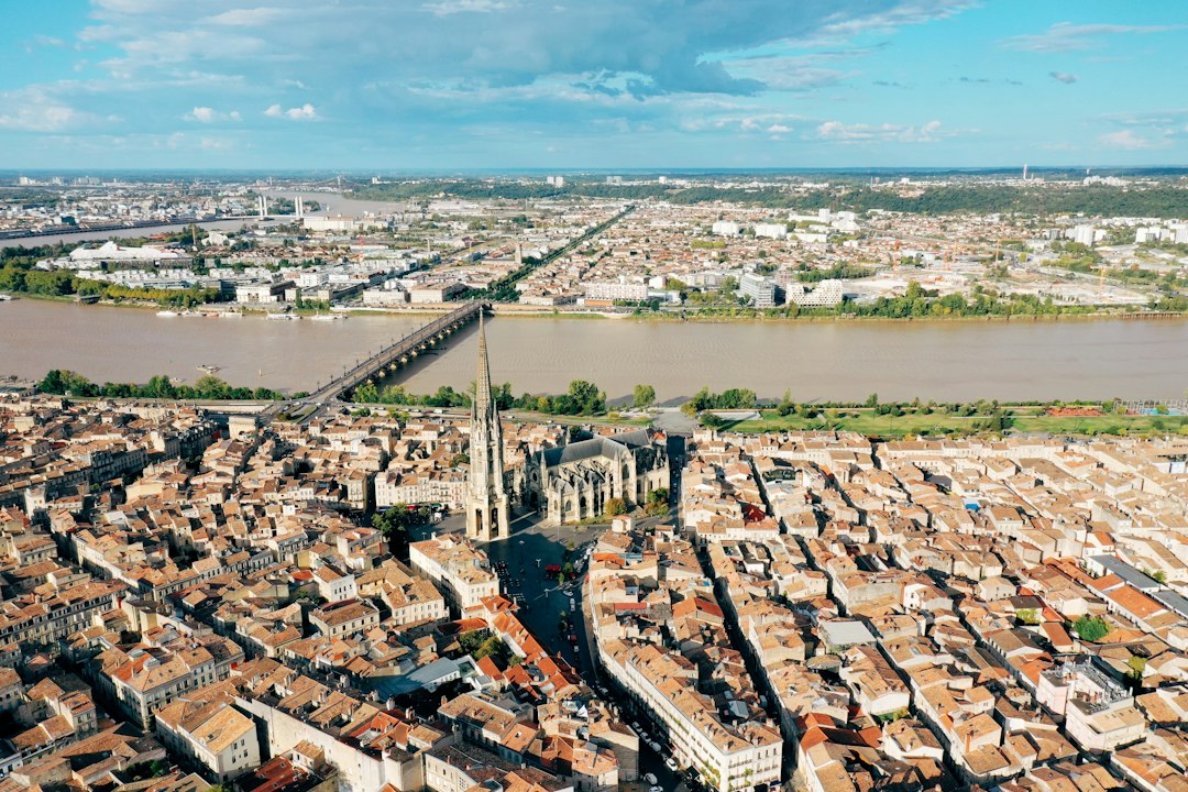 Marché de Noël Bordeaux : le centre-ville et les quais vus du ciel