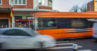 Bus urbain dans une rue : bus gratuit Dunkerque