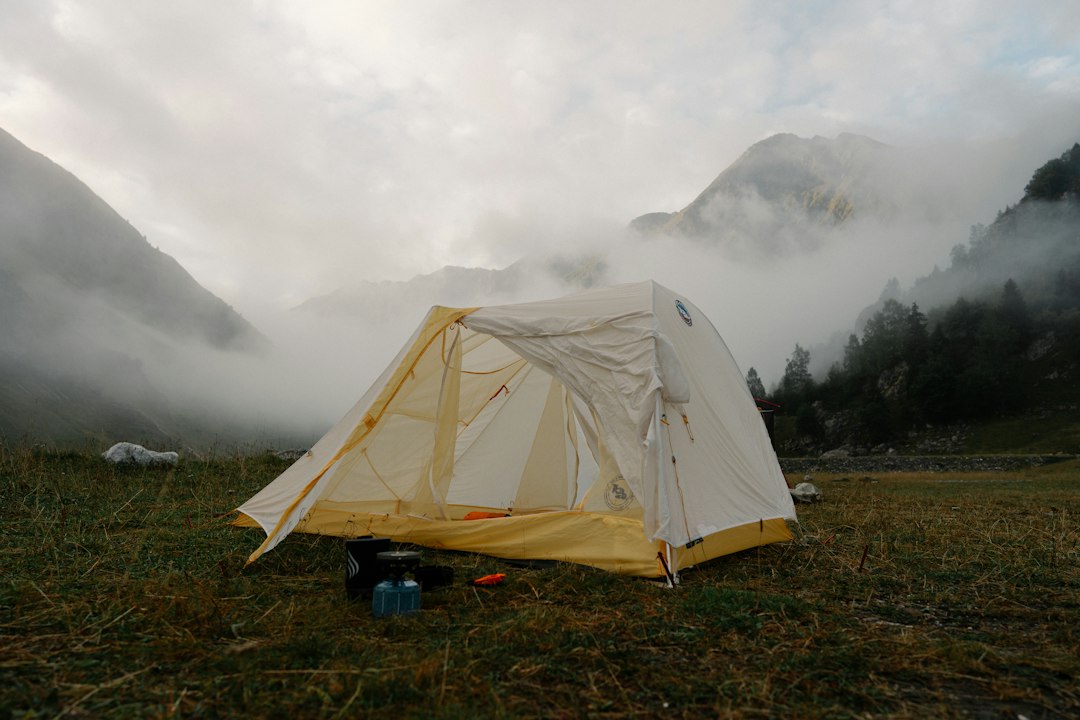 Tente de camping en montagne, hébergement soumis à la taxe de séjour