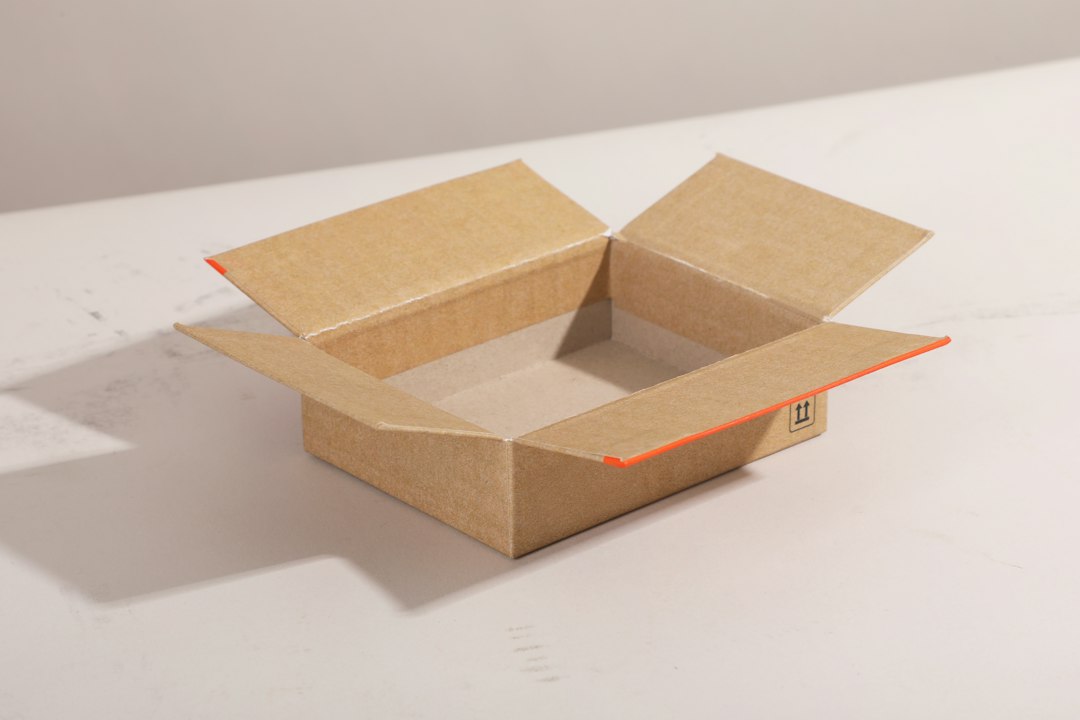 Carton ouvert prêt à être déballé