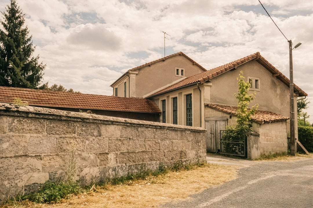 École de village, exemple de bâtiments communaux à rénover