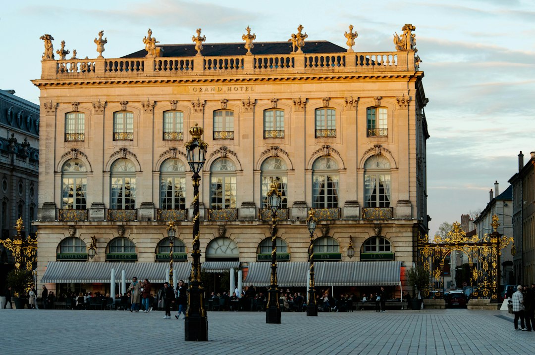 Façades et ferronneries de la place Stanislas, lieu de la Saint-Nicolas à Nancy