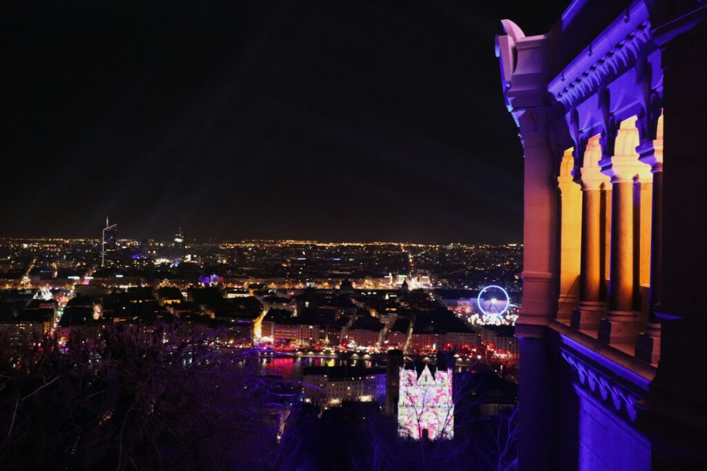 Fête des Lumières 2026 : panorama de Lyon depuis Fourvière