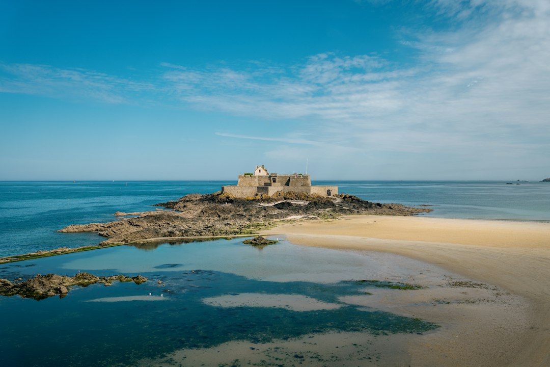 Route du Rhum 2026 : le Fort National face aux remparts de Saint-Malo