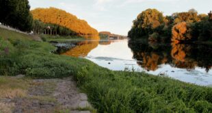 La Vienne à Chinon, sur un territoire traversé par des itinéraires cyclables labellisés Accueil Vélo