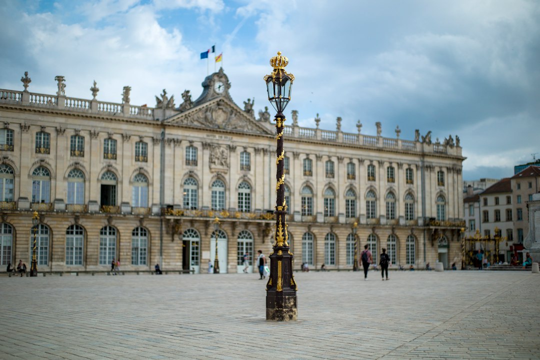Lanterne en fer forgé doré à Nancy