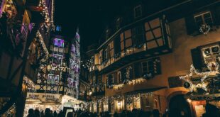 Rue illuminée pour les fêtes de fin d'année