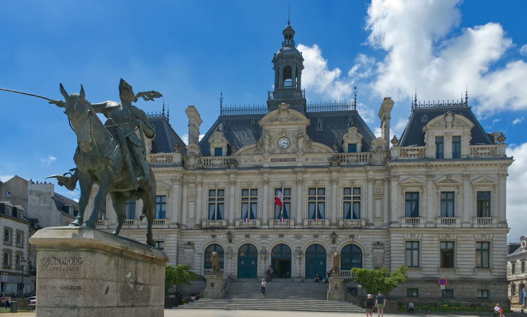 Hôtel de ville de Vannes, où se déclare un meublé de tourisme