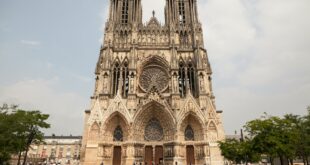 Cathédrale Notre-Dame de Reims, près du marché de Noël de Reims