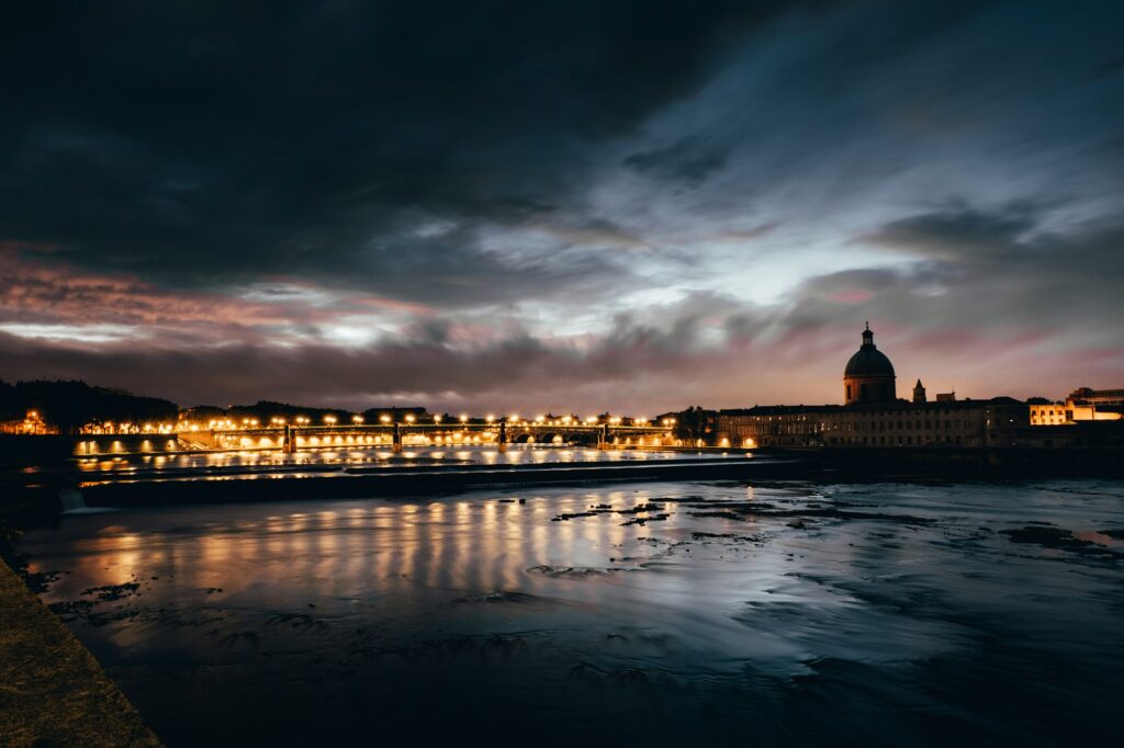 Toulouse au lever du soleil, ville qui accueille le marché de Noël de Toulouse
