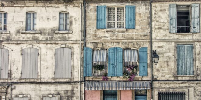 Meublés de tourisme : la déclaration est obligatoire partout, mais le téléservice national n’ouvrira qu’en fin d’année