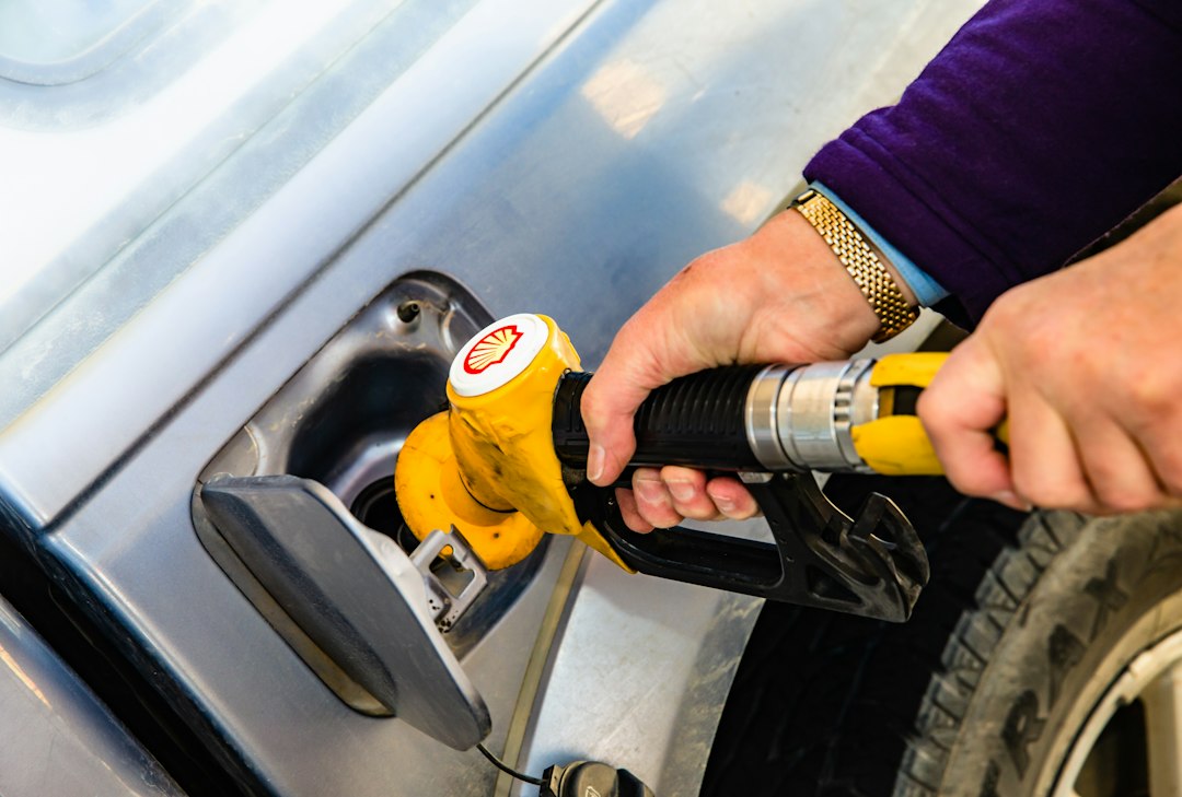 Pistolet de pompe à essence : la demande d'indemnité carburant concerne les véhicules thermiques