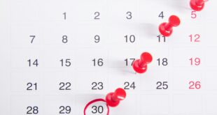 Calendrier avec punaises rouges pour repérer les ponts 2027