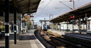 Quai de gare vide, illustration de la grève du 5 novembre