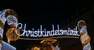 Façades décorées pour Noël dans le centre de Strasbourg