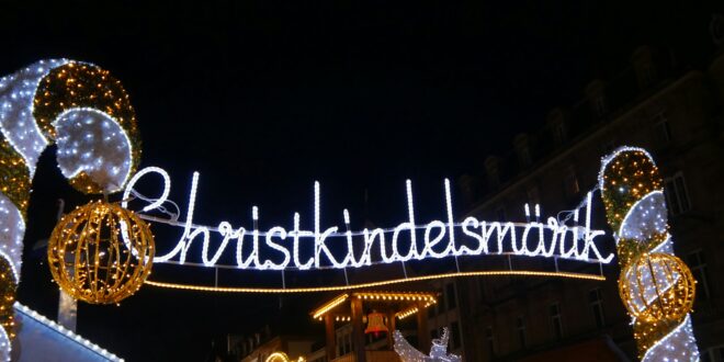 Façades décorées pour Noël dans le centre de Strasbourg
