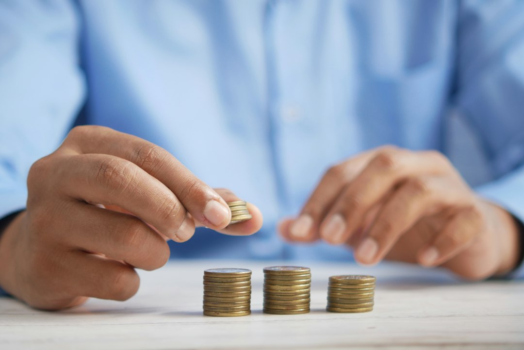 Pièces empilées illustrant la revalorisation de la retraite complémentaire
