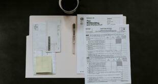 Formulaires et stylo sur un bureau, revalorisation Agirc-Arrco novembre 2026