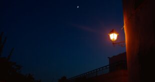 Lampadaire la nuit : l'extinction de l'éclairage public en débat