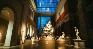 Intérieur d'un musée, fréquentation du Louvre-Lens